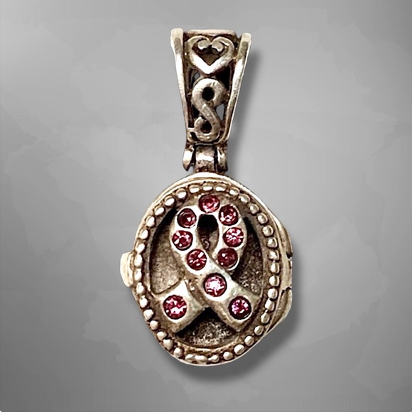925 sterling silver pendant opens